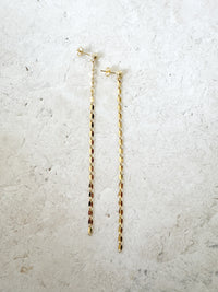 dainty chain drop